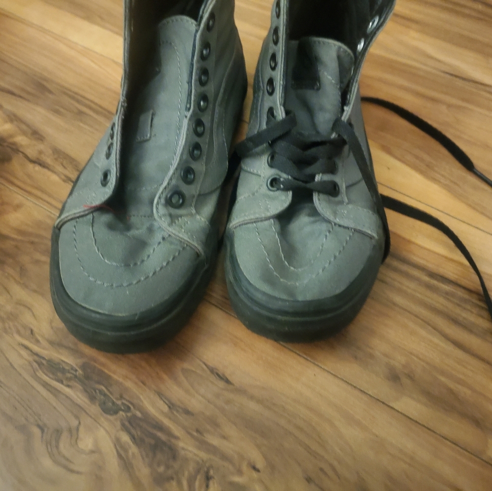 Vans - Picture 3 of 7